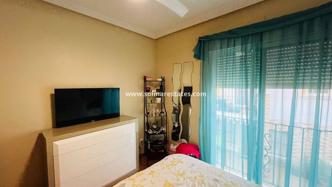 2 bedroom Townhouse for sale in Catral with pool - € 159,995 (Ref: 9635035)