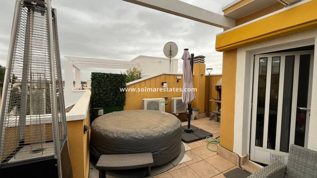 2 bedroom Townhouse for sale in Catral with pool - € 159,995 (Ref: 9635035)