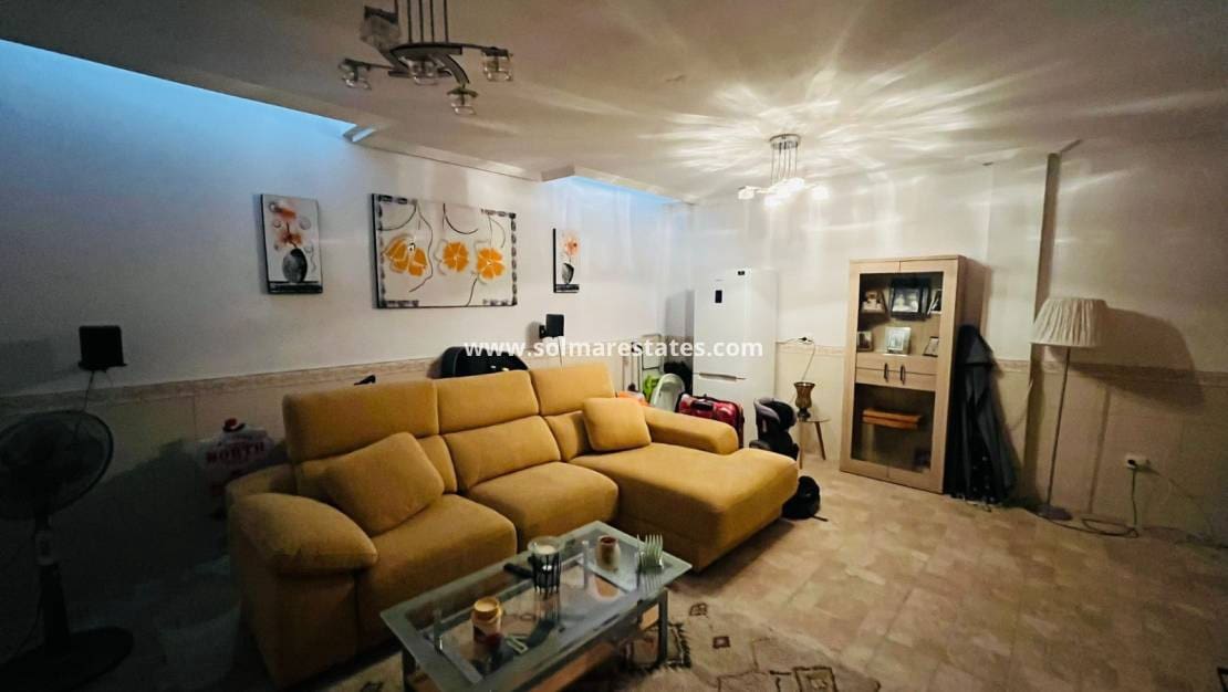 2 bedroom Townhouse for sale in Catral with pool - € 159,995 (Ref: 9635035)