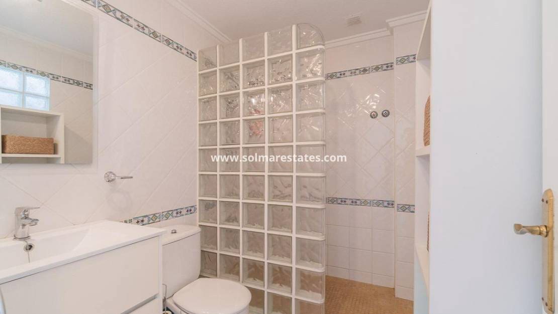 2 sypialnia Dom blizniak na sprzedaż w Playa Flamenca z basenem - 195 000 € (Ref: 9641010)