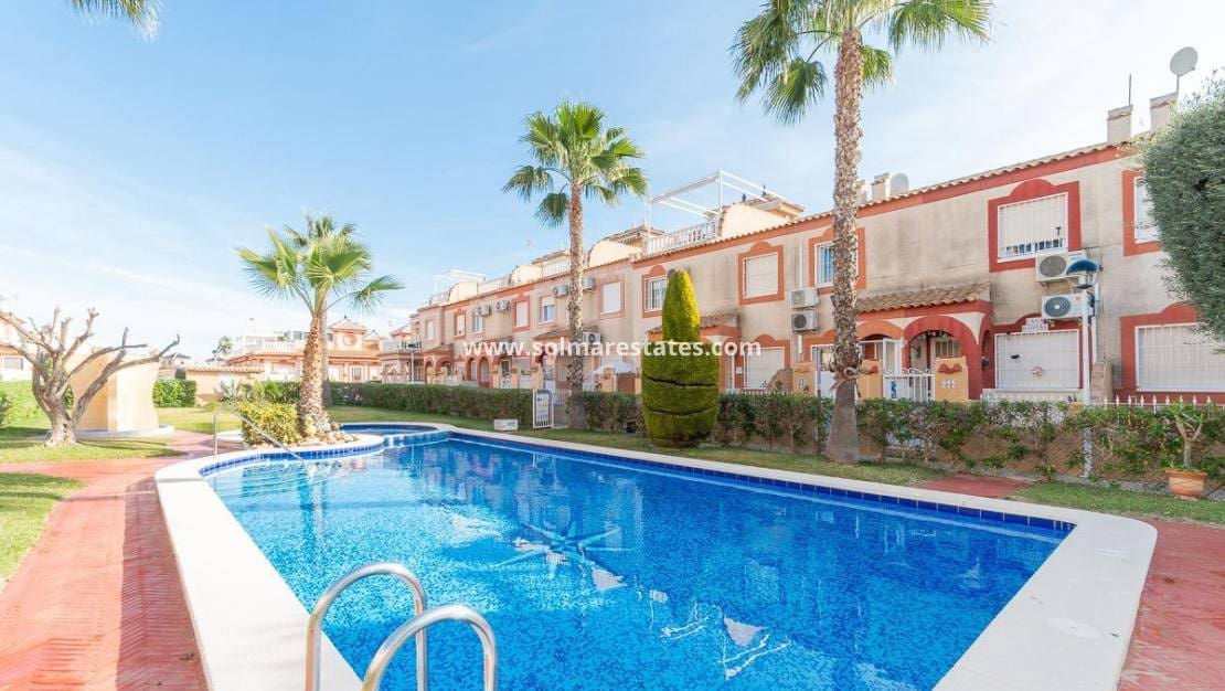 2 sypialnia Dom blizniak na sprzedaż w Playa Flamenca z basenem - 195 000 € (Ref: 9641010)