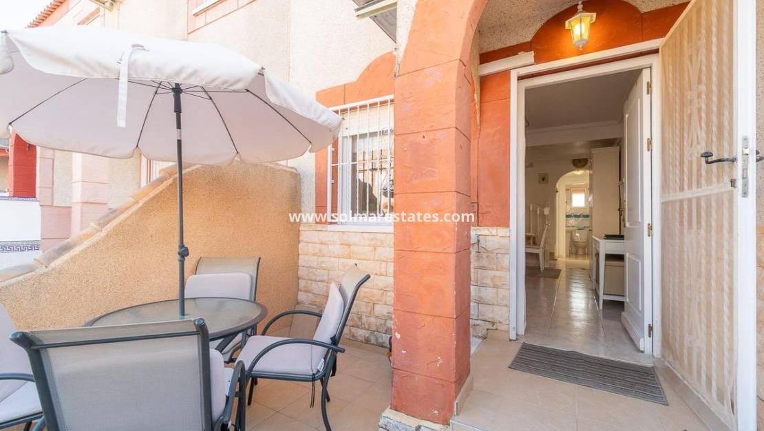 2 sypialnia Dom blizniak na sprzedaż w Playa Flamenca z basenem - 195 000 € (Ref: 9641010)