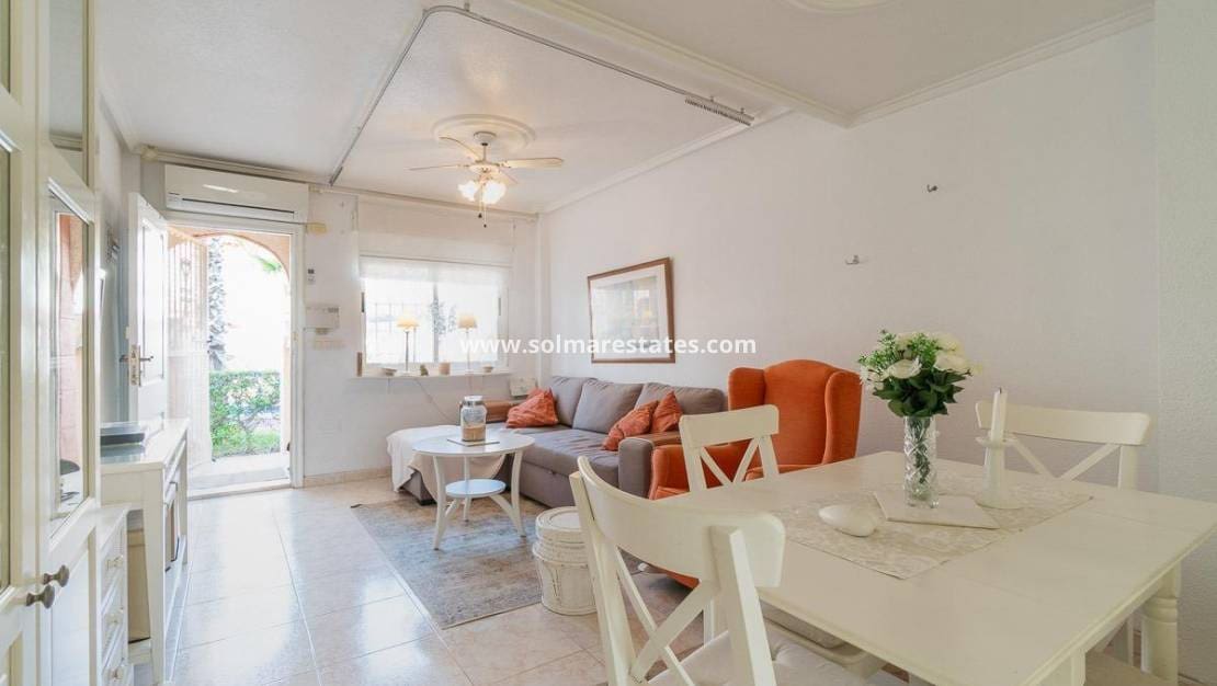 2 sypialnia Dom blizniak na sprzedaż w Playa Flamenca z basenem - 195 000 € (Ref: 9641010)