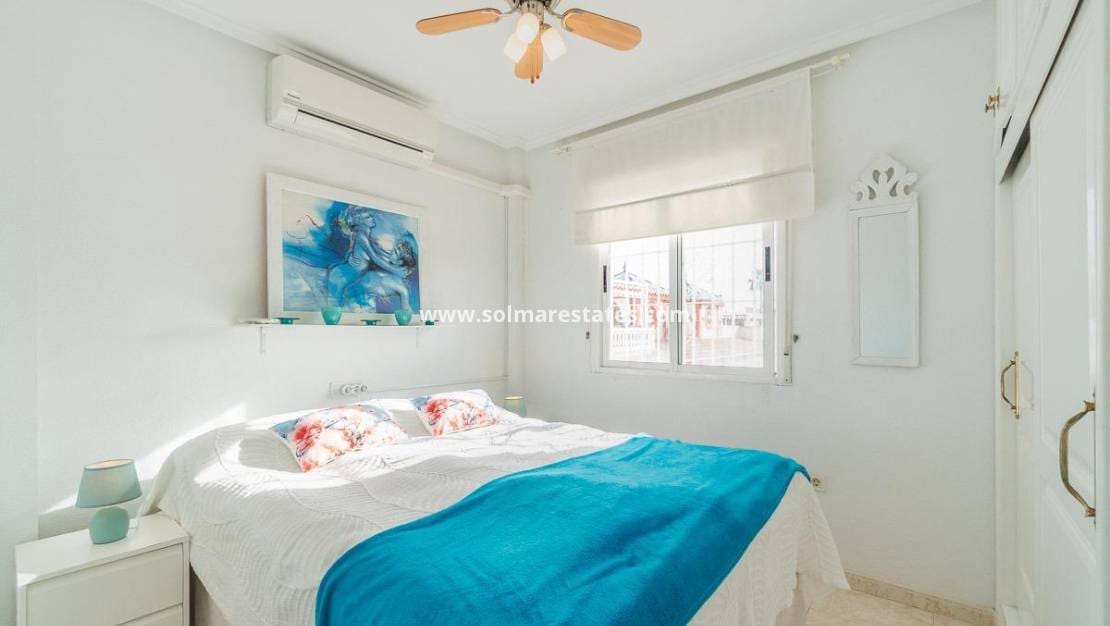 2 sypialnia Dom blizniak na sprzedaż w Playa Flamenca z basenem - 195 000 € (Ref: 9641010)