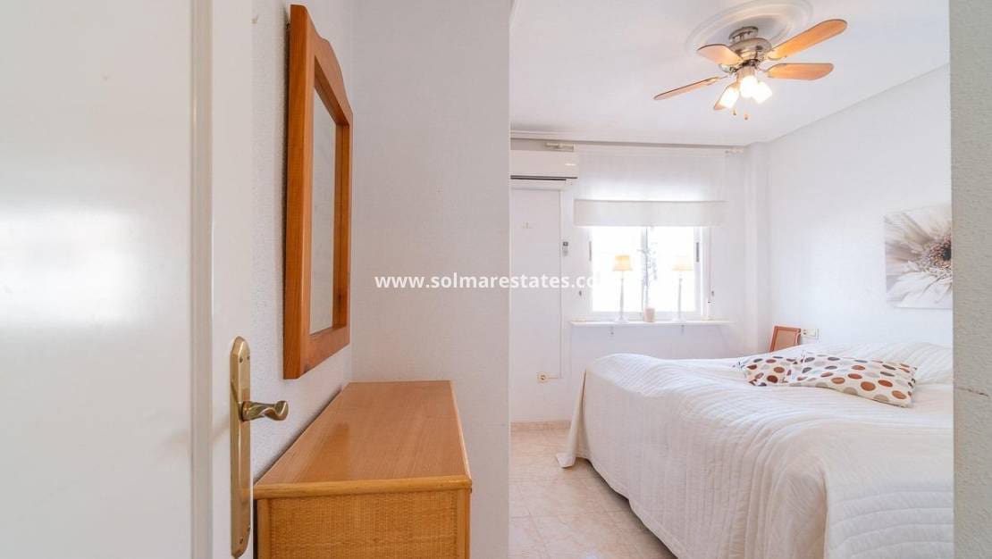 2 sypialnia Dom blizniak na sprzedaż w Playa Flamenca z basenem - 195 000 € (Ref: 9641010)