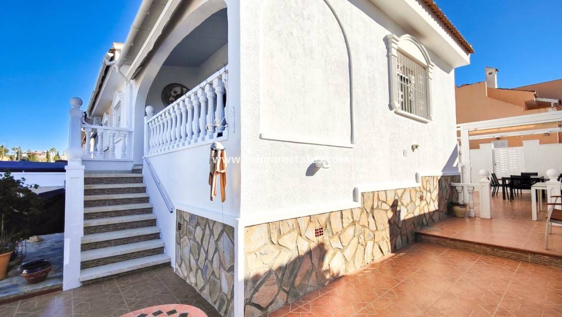 2 chambre Villa/Maison Semi-Mitoyenne à vendre à Ciudad Quesada avec piscine - 249 000 € (Ref: 9641012)