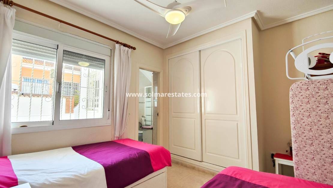 2 chambre Villa/Maison Semi-Mitoyenne à vendre à Ciudad Quesada avec piscine - 249 000 € (Ref: 9641012)