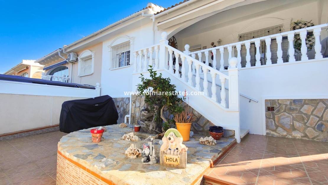 2 chambre Villa/Maison Semi-Mitoyenne à vendre à Ciudad Quesada avec piscine - 249 000 € (Ref: 9641012)