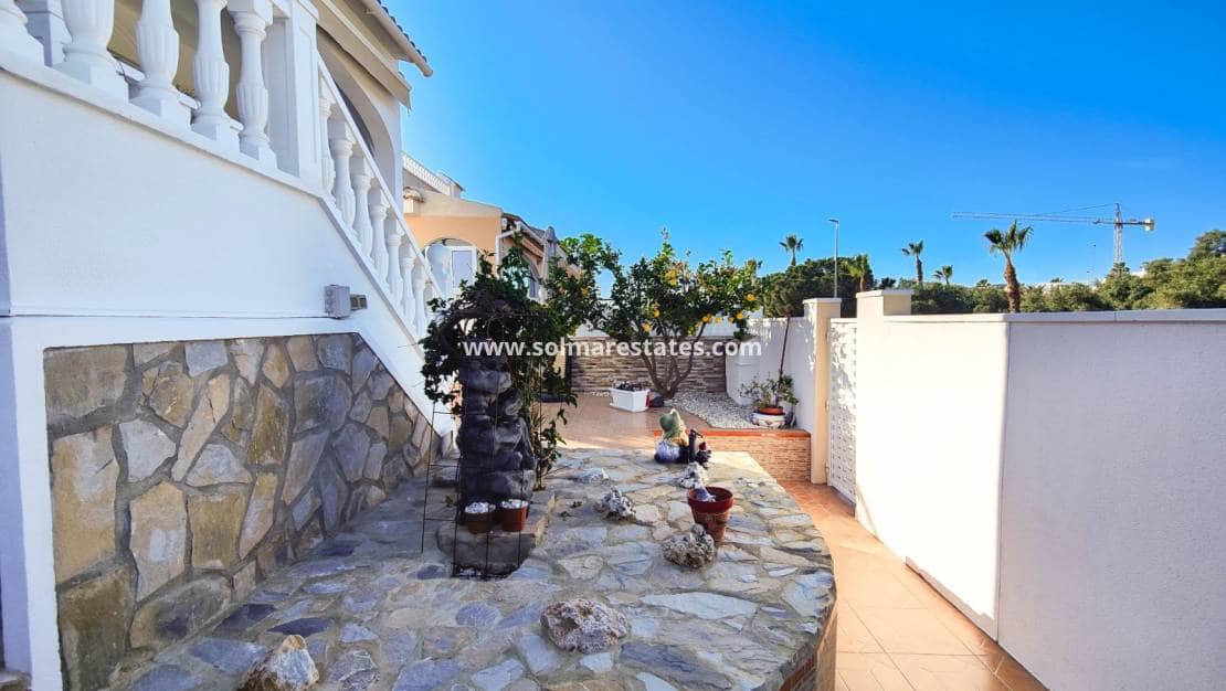 2 chambre Villa/Maison Semi-Mitoyenne à vendre à Ciudad Quesada avec piscine - 249 000 € (Ref: 9641012)