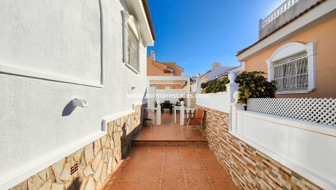 2 chambre Villa/Maison Semi-Mitoyenne à vendre à Ciudad Quesada avec piscine - 249 000 € (Ref: 9641012)