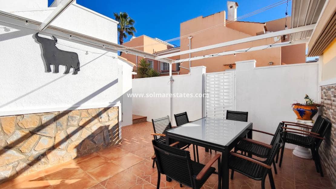 2 chambre Villa/Maison Semi-Mitoyenne à vendre à Ciudad Quesada avec piscine - 249 000 € (Ref: 9641012)