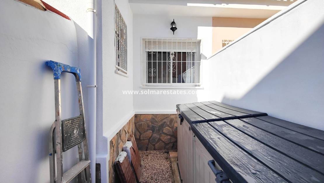 2 chambre Villa/Maison Semi-Mitoyenne à vendre à Ciudad Quesada avec piscine - 249 000 € (Ref: 9641012)