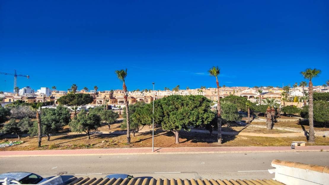 2 chambre Villa/Maison Semi-Mitoyenne à vendre à Ciudad Quesada avec piscine - 249 000 € (Ref: 9641012)