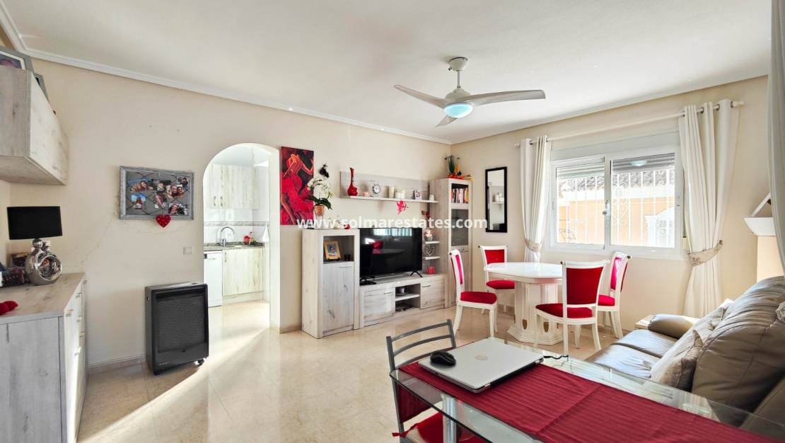 2 chambre Villa/Maison Semi-Mitoyenne à vendre à Ciudad Quesada avec piscine - 249 000 € (Ref: 9641012)