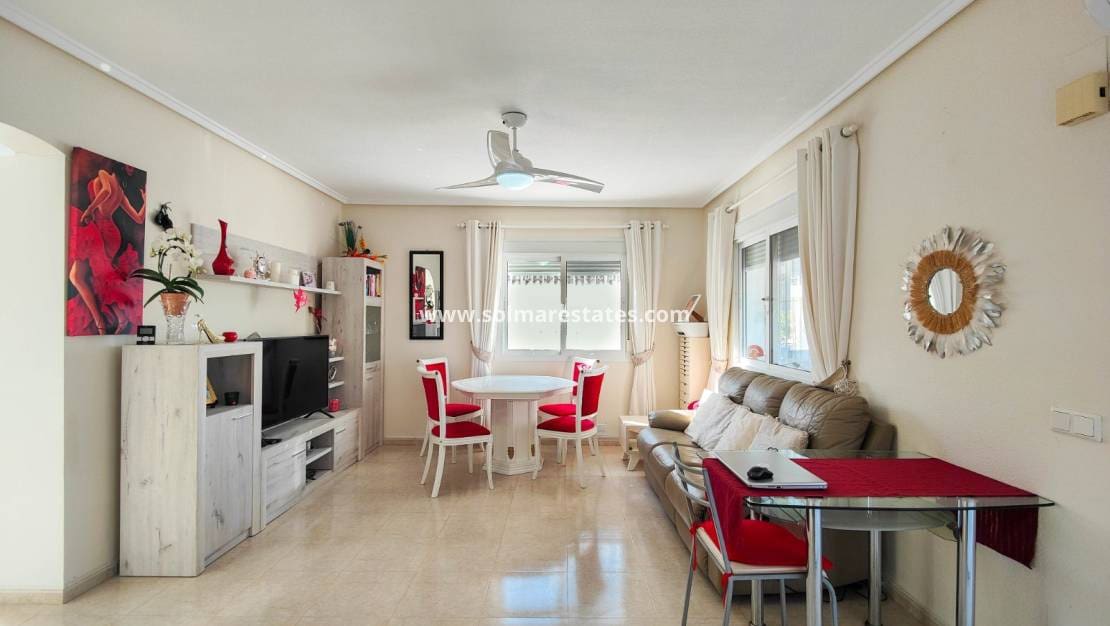 2 chambre Villa/Maison Semi-Mitoyenne à vendre à Ciudad Quesada avec piscine - 249 000 € (Ref: 9641012)