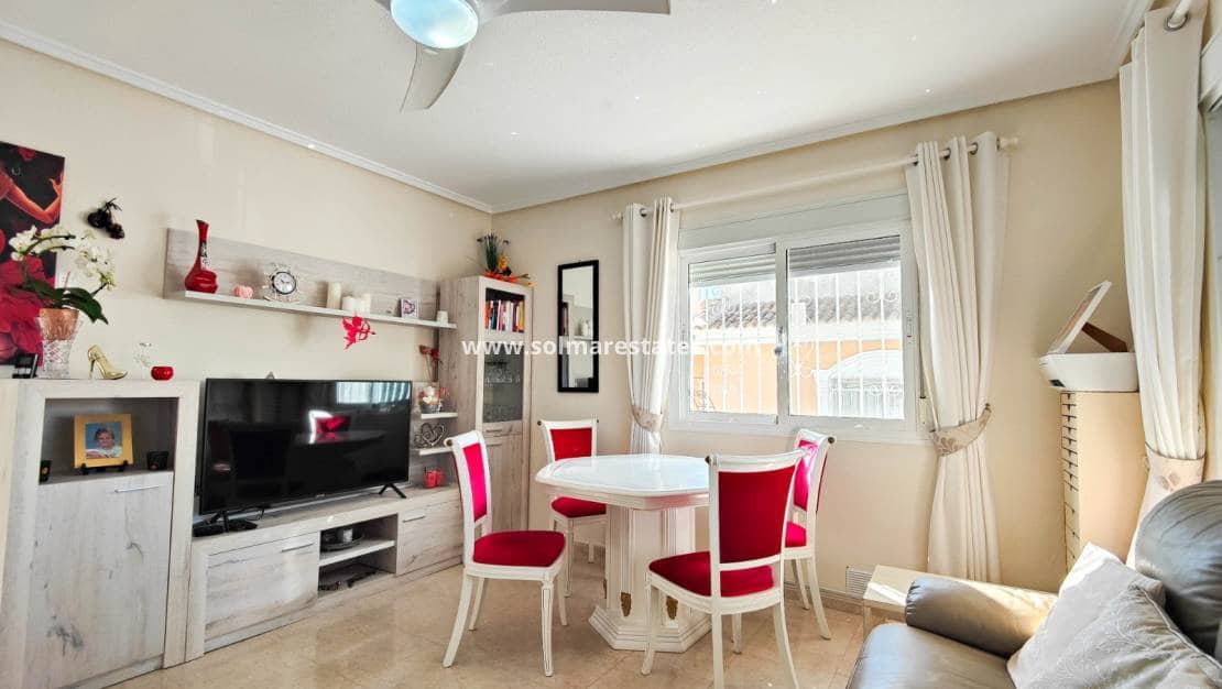 2 chambre Villa/Maison Semi-Mitoyenne à vendre à Ciudad Quesada avec piscine - 249 000 € (Ref: 9641012)