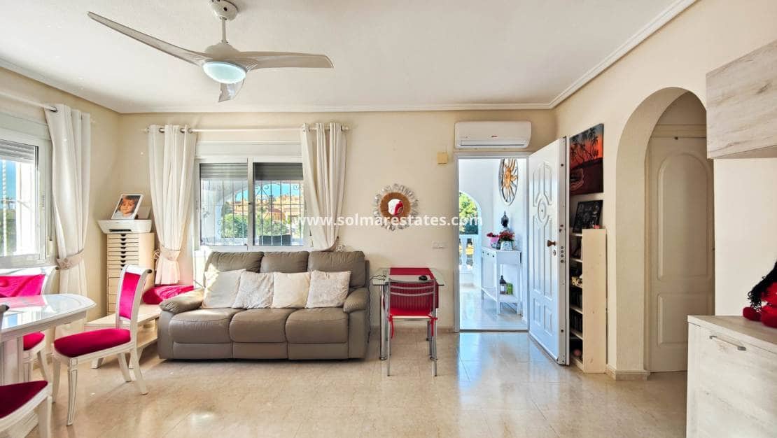 2 chambre Villa/Maison Semi-Mitoyenne à vendre à Ciudad Quesada avec piscine - 249 000 € (Ref: 9641012)