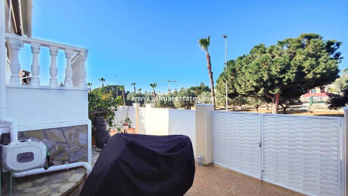 2 chambre Villa/Maison Semi-Mitoyenne à vendre à Ciudad Quesada avec piscine - 249 000 € (Ref: 9641012)