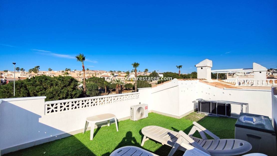 2 chambre Villa/Maison Semi-Mitoyenne à vendre à Ciudad Quesada avec piscine - 249 000 € (Ref: 9641012)