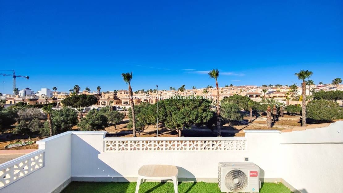 2 chambre Villa/Maison Semi-Mitoyenne à vendre à Ciudad Quesada avec piscine - 249 000 € (Ref: 9641012)