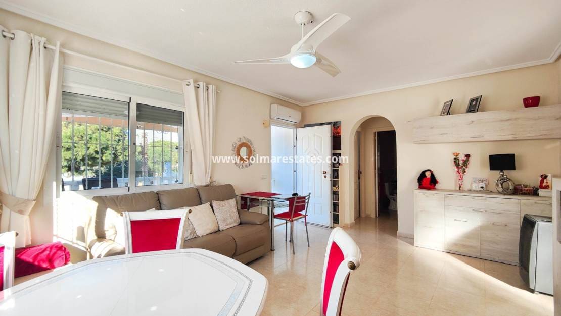 2 chambre Villa/Maison Semi-Mitoyenne à vendre à Ciudad Quesada avec piscine - 249 000 € (Ref: 9641012)