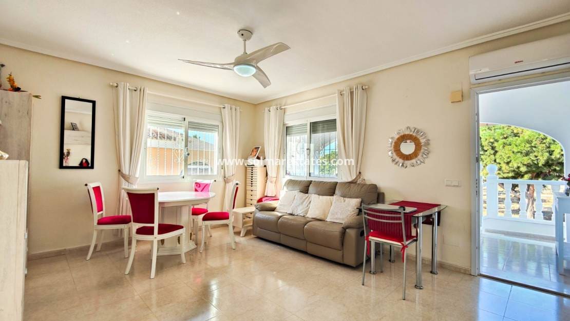 2 chambre Villa/Maison Semi-Mitoyenne à vendre à Ciudad Quesada avec piscine - 249 000 € (Ref: 9641012)