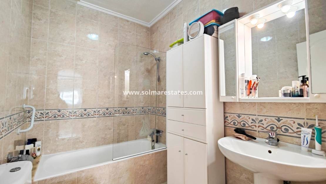 2 chambre Villa/Maison Semi-Mitoyenne à vendre à Ciudad Quesada avec piscine - 249 000 € (Ref: 9641012)