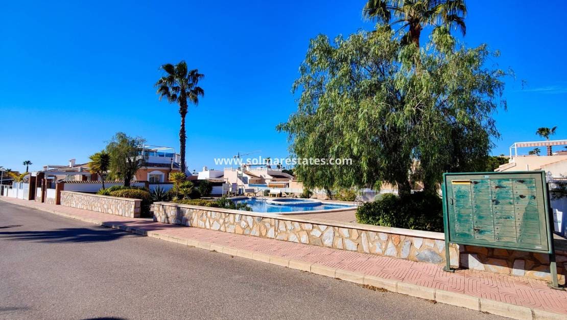 2 chambre Villa/Maison Semi-Mitoyenne à vendre à Ciudad Quesada avec piscine - 249 000 € (Ref: 9641012)