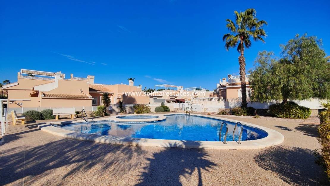 2 chambre Villa/Maison Semi-Mitoyenne à vendre à Ciudad Quesada avec piscine - 249 000 € (Ref: 9641012)