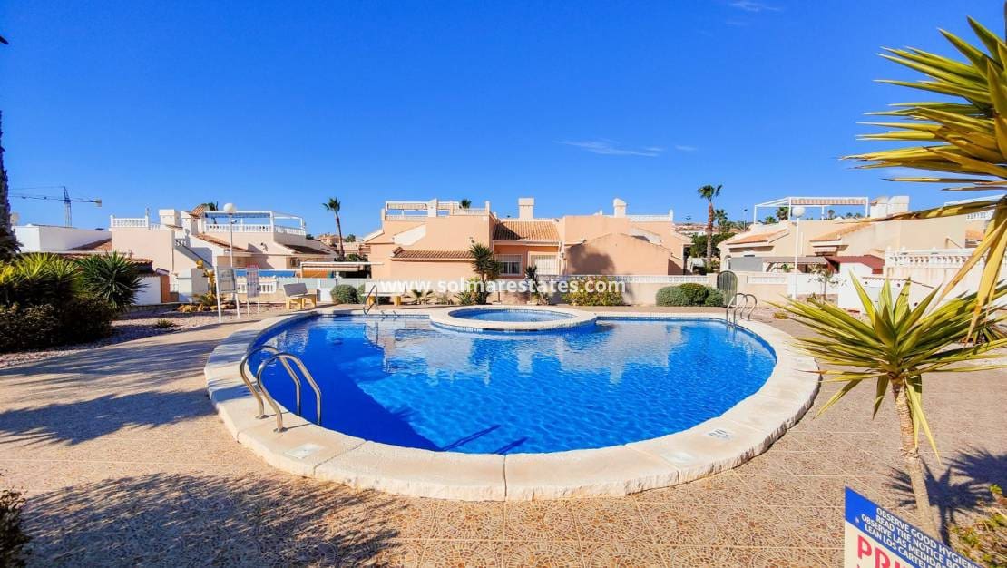 2 chambre Villa/Maison Semi-Mitoyenne à vendre à Ciudad Quesada avec piscine - 249 000 € (Ref: 9641012)