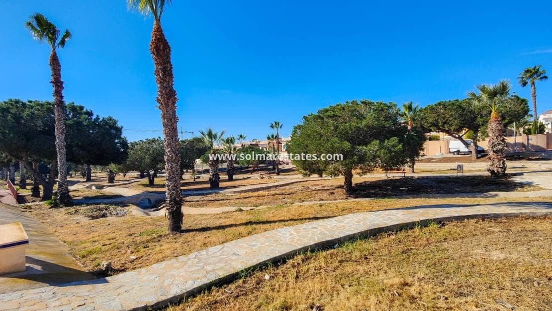 2 chambre Villa/Maison Semi-Mitoyenne à vendre à Ciudad Quesada avec piscine - 249 000 € (Ref: 9641012)