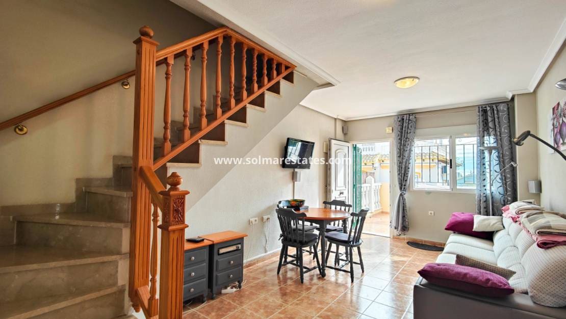 3 soveværelse Byhus til salg i Orihuela Costa med swimmingpool - € 235.000 (Ref: 9641013)