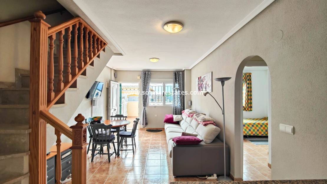 3 soveværelse Byhus til salg i Orihuela Costa med swimmingpool - € 235.000 (Ref: 9641013)