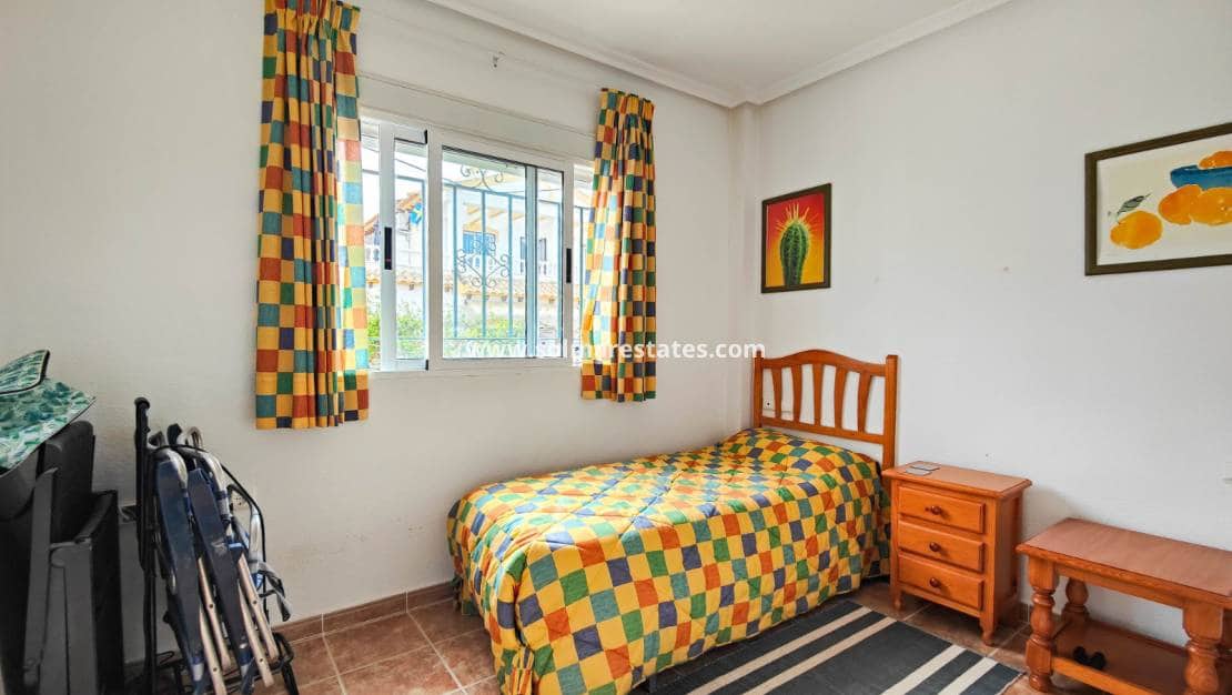 3 soveværelse Byhus til salg i Orihuela Costa med swimmingpool - € 235.000 (Ref: 9641013)