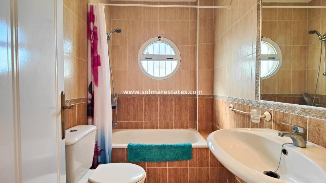 3 soveværelse Byhus til salg i Orihuela Costa med swimmingpool - € 235.000 (Ref: 9641013)