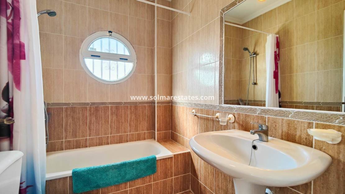 3 soveværelse Byhus til salg i Orihuela Costa med swimmingpool - € 235.000 (Ref: 9641013)