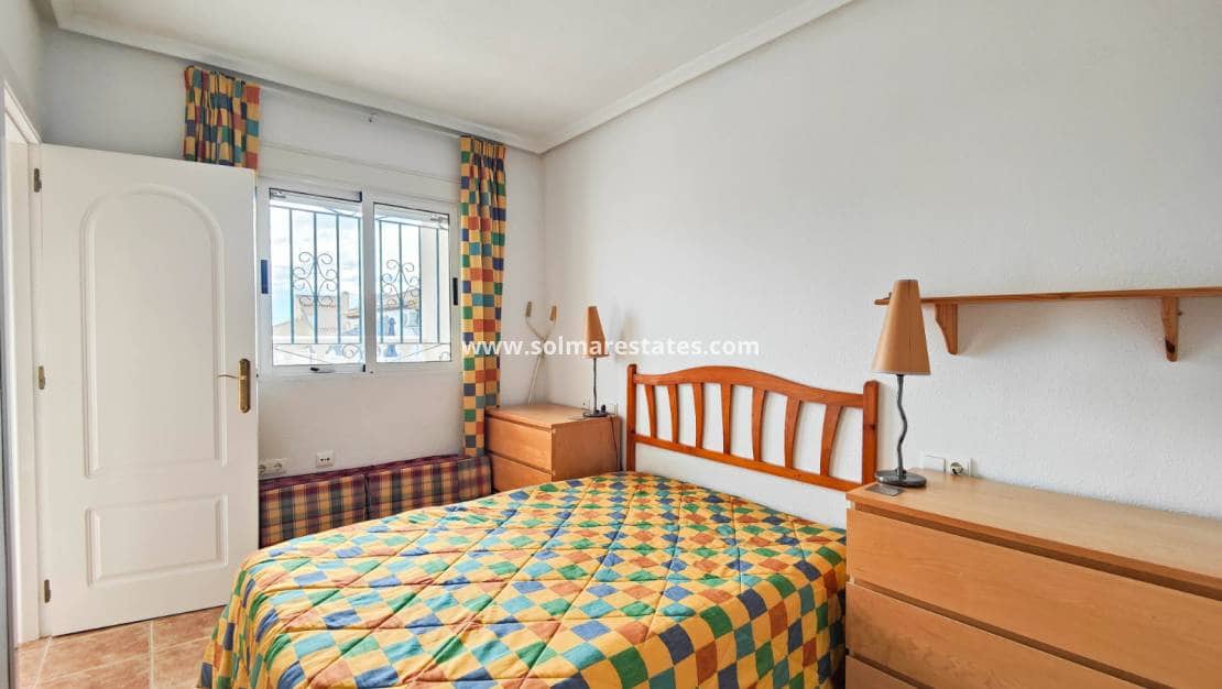 3 soveværelse Byhus til salg i Orihuela Costa med swimmingpool - € 235.000 (Ref: 9641013)