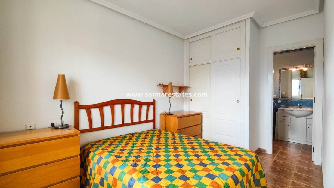 3 soveværelse Byhus til salg i Orihuela Costa med swimmingpool - € 235.000 (Ref: 9641013)