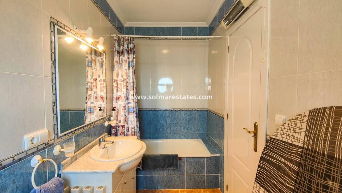 3 soveværelse Byhus til salg i Orihuela Costa med swimmingpool - € 235.000 (Ref: 9641013)