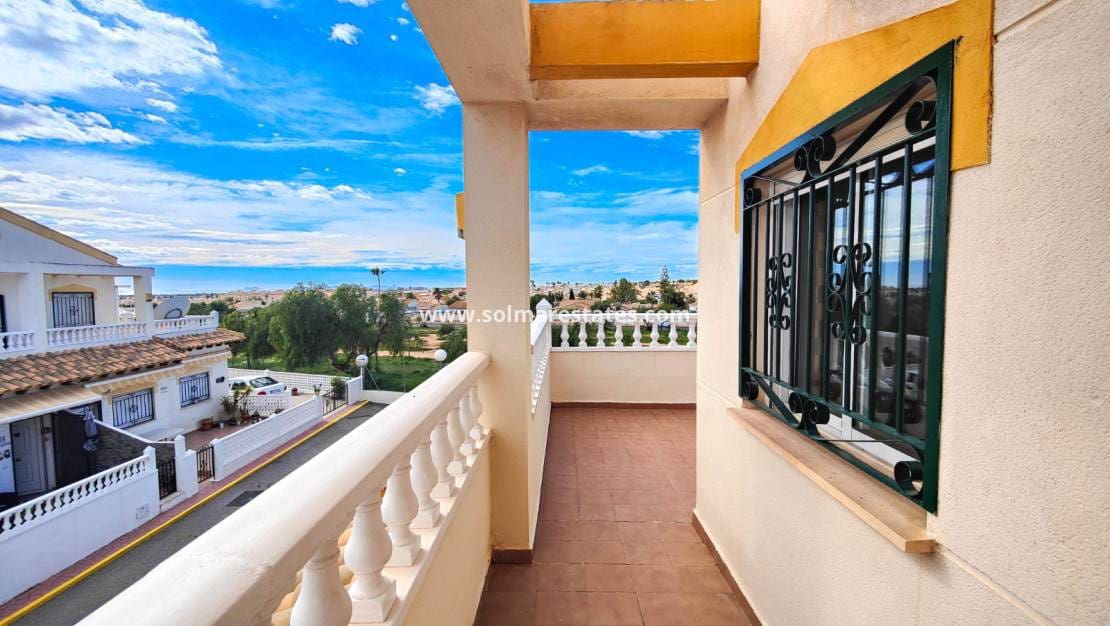 3 soveværelse Byhus til salg i Orihuela Costa med swimmingpool - € 235.000 (Ref: 9641013)