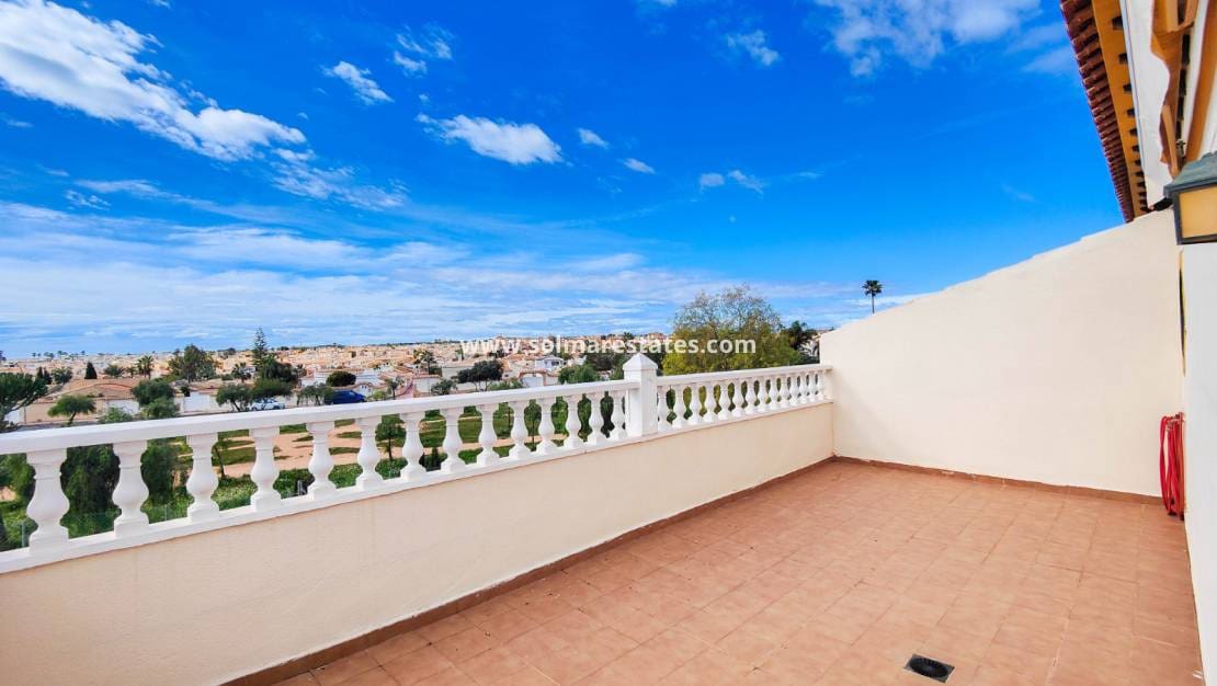 3 soveværelse Byhus til salg i Orihuela Costa med swimmingpool - € 235.000 (Ref: 9641013)