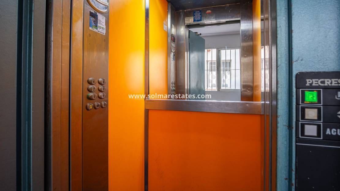 Apartment for sale in Torrevieja - € 87,000 (Ref: 9645962)