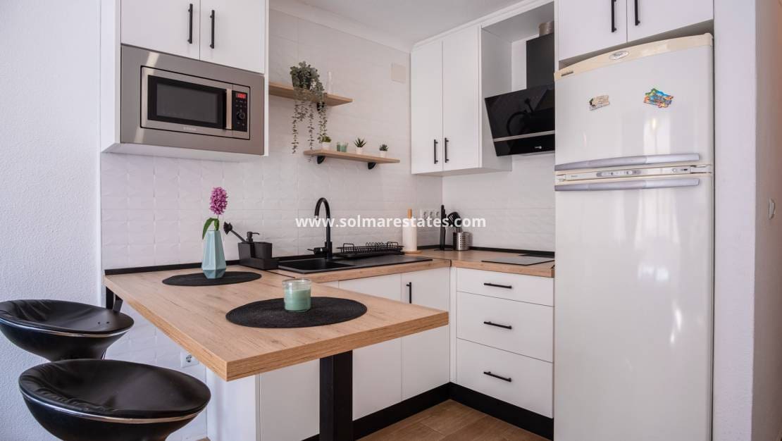 Apartment for sale in Torrevieja - € 87,000 (Ref: 9645962)