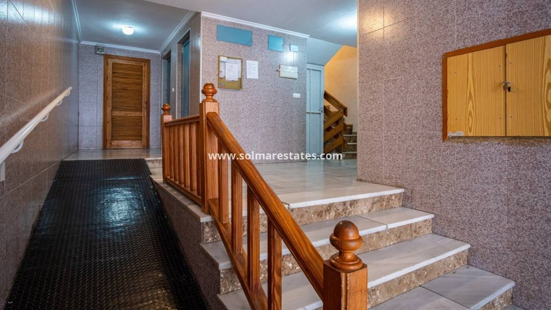 Apartment for sale in Torrevieja - € 87,000 (Ref: 9645962)