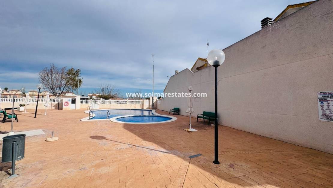 3 chambre Bungalow à vendre à Daya Nueva avec piscine - 159 950 € (Ref: 9645963)