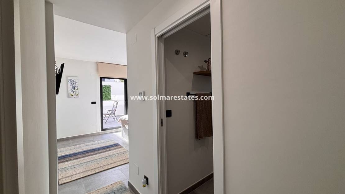 2 chambre Villa/Maison à vendre à Villamartin avec piscine - 434 950 € (Ref: 9649829)