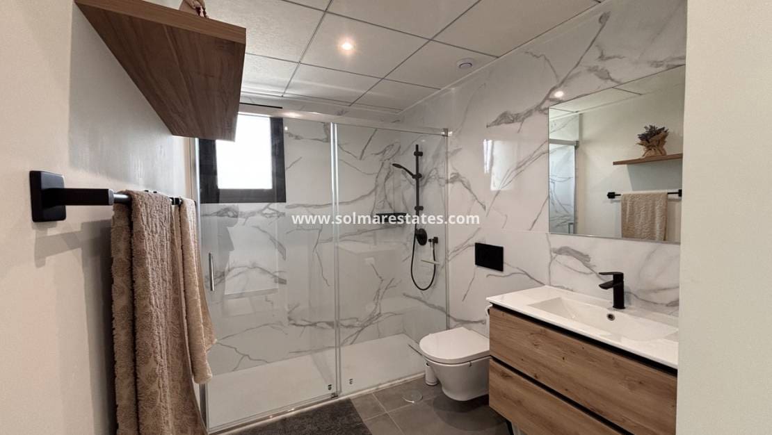 2 chambre Villa/Maison à vendre à Villamartin avec piscine - 434 950 € (Ref: 9649829)