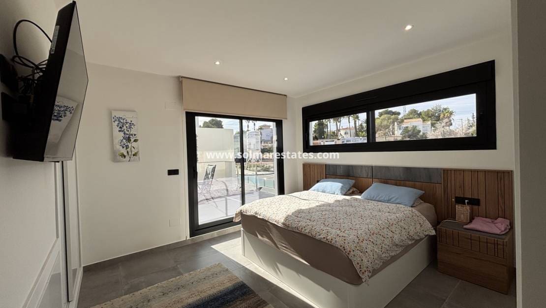 2 chambre Villa/Maison à vendre à Villamartin avec piscine - 434 950 € (Ref: 9649829)