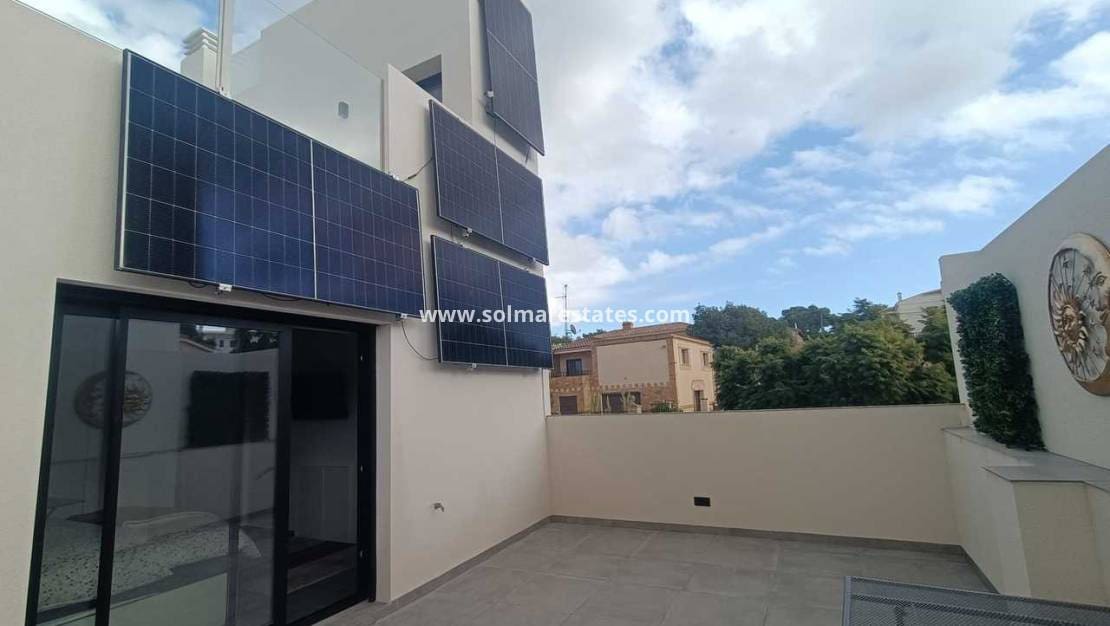 2 chambre Villa/Maison à vendre à Villamartin avec piscine - 434 950 € (Ref: 9649829)