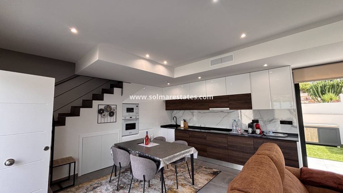 2 chambre Villa/Maison à vendre à Villamartin avec piscine - 434 950 € (Ref: 9649829)